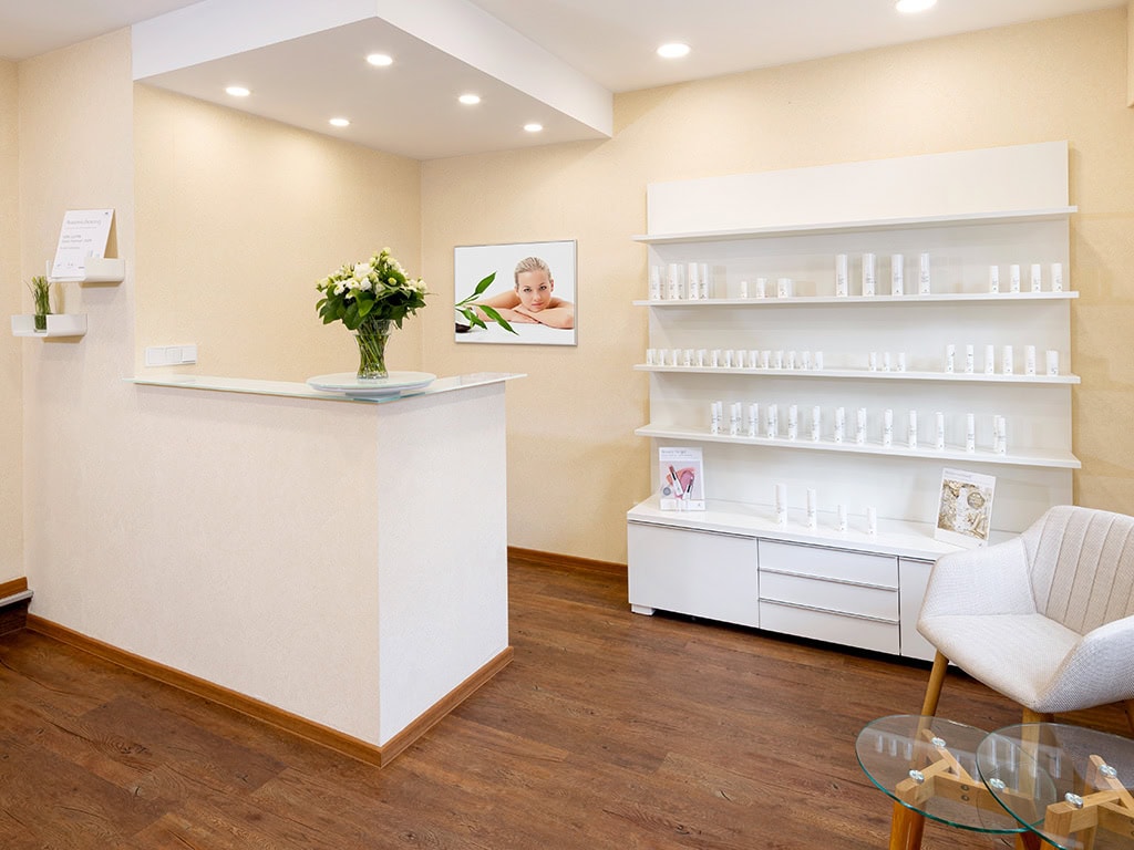 Modernes Kosmetikstudio in Duisburg mit entspannter Atmosphäre.